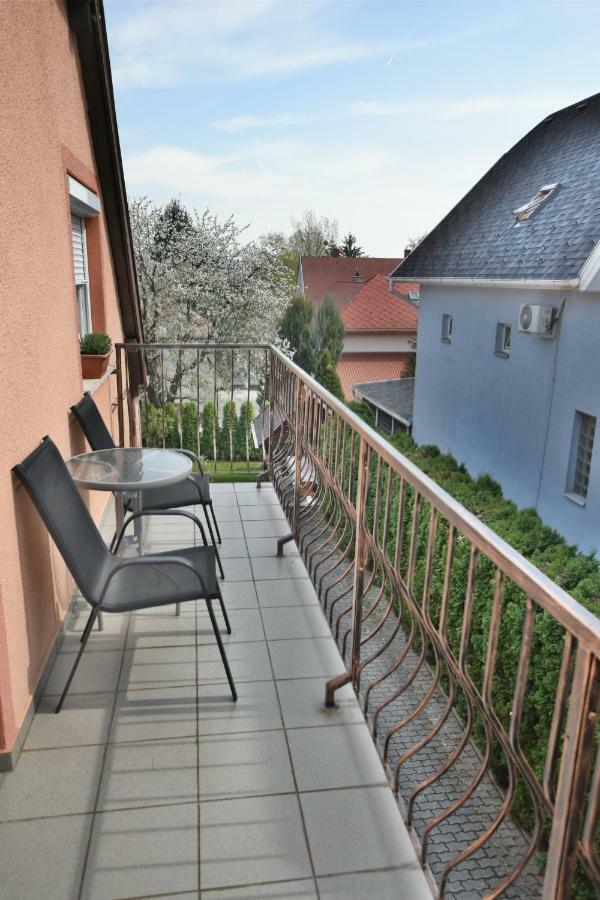 Szecsenyi Apartman Heviz Exterior photo